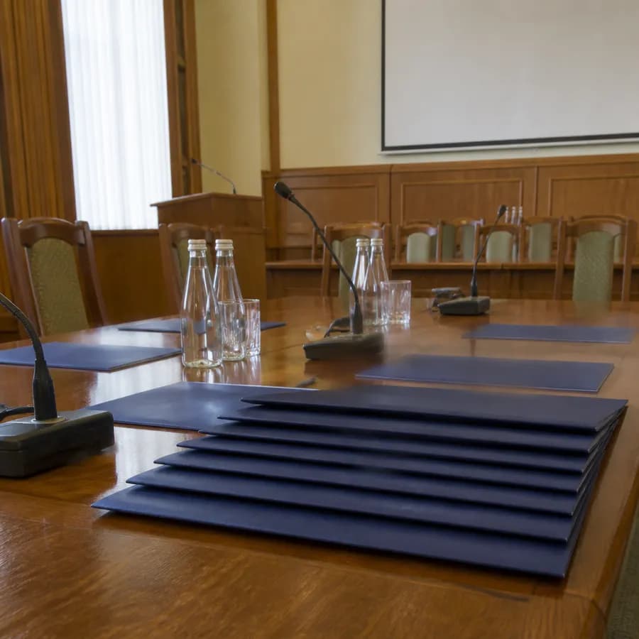 Obrady XXIX sesji Rady Powiatu Wieruszowskiego. Wręczono stypendia i wyróżnienia