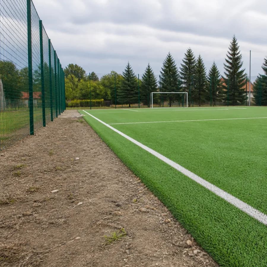 Środki z samorządu województwa trafią na przebudowę czastarskiego boiska