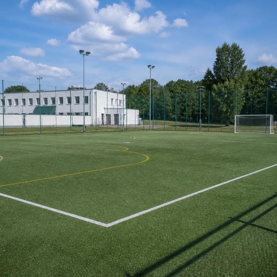 Sportowe popołudnie dla mieszkańców Wieruszowa na boisku Orlik