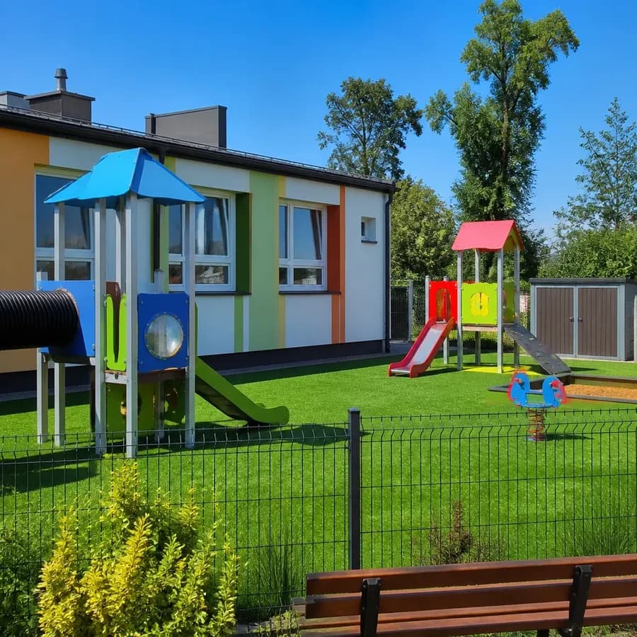 Nowy plac zabaw przy Klubie Malucha „Bajkowy Kącik” w Galewicach już otwarty